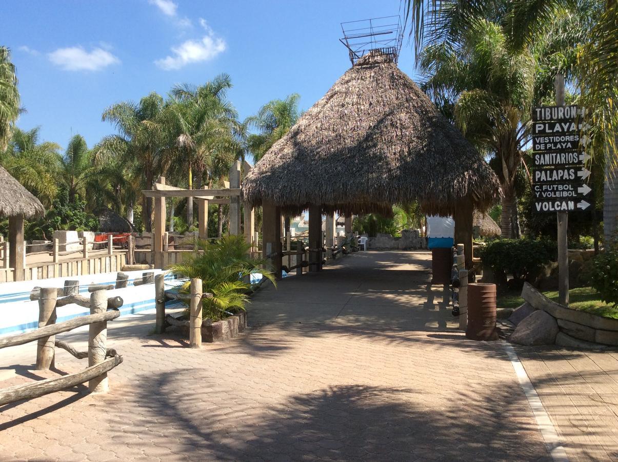 Hotel Y Parque Acuatico La Caldera Abasolo 外观 照片