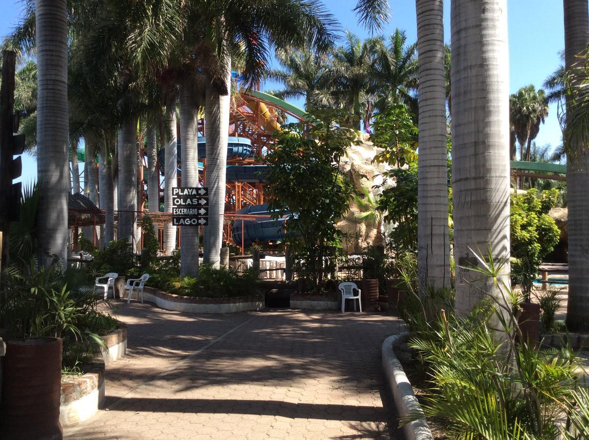 Hotel Y Parque Acuatico La Caldera Abasolo 外观 照片
